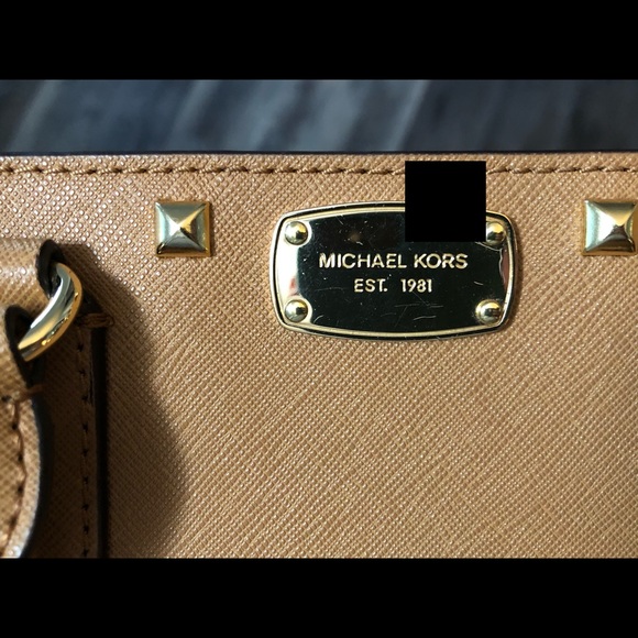 Michael Kors Saffiano Leather Messenger Bag/Purse - Picture 3 of 7